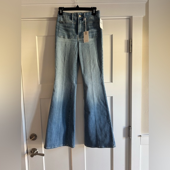 GOOD AMERICAN LIGHT COMPRESSION FLARE JEANS - Picture 2 of 15